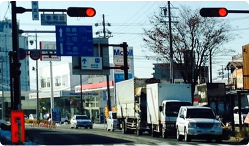 東和田の交差点を千曲市方向へ直進してください。